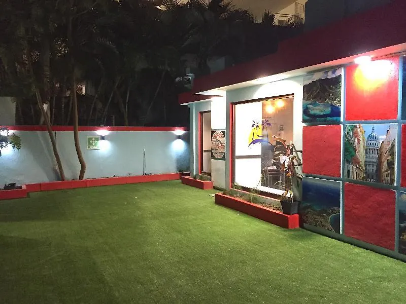 Tropical Caribbean Hostel Cancun