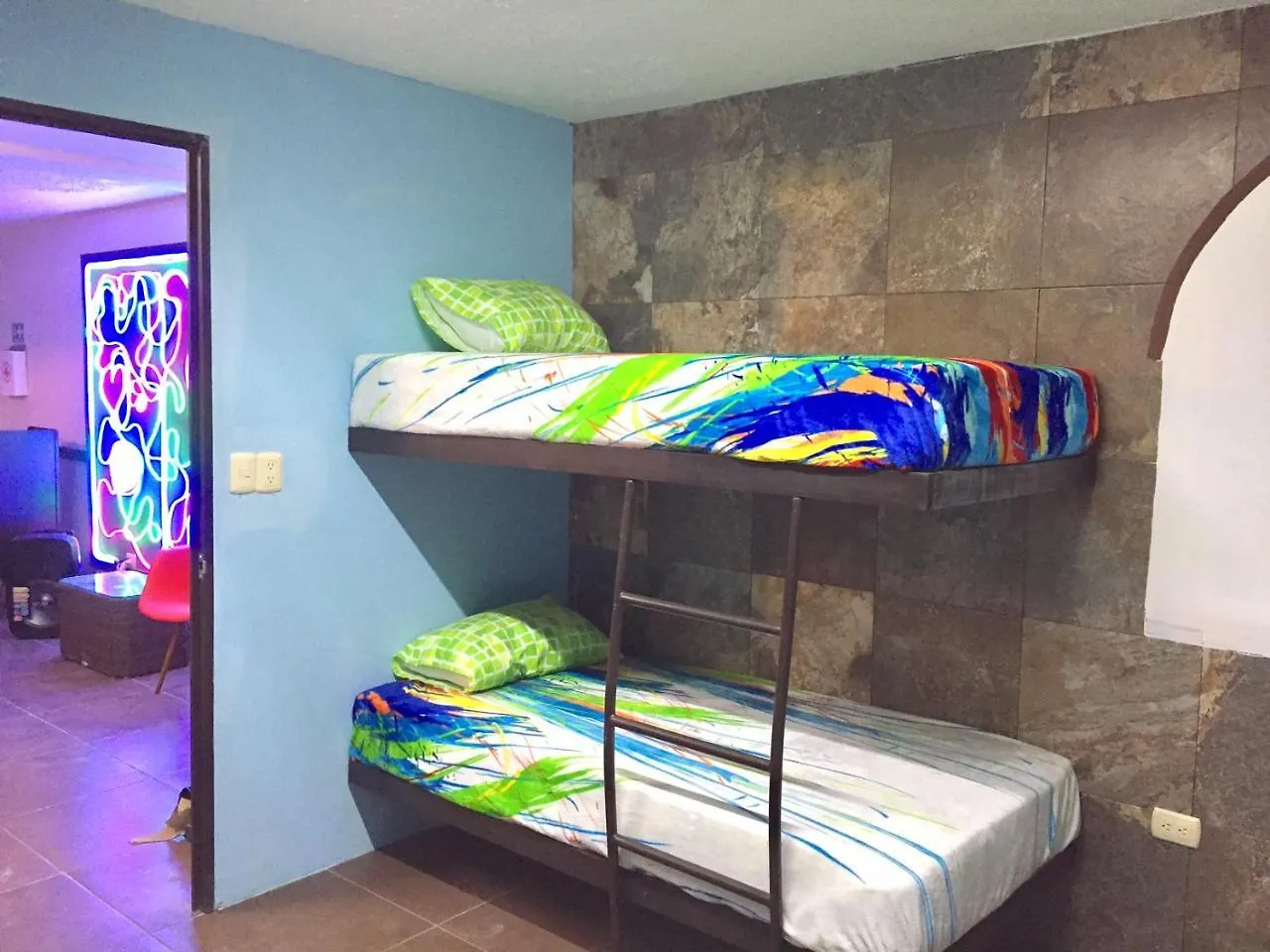 Tropical Caribbean Hostel 칸쿤